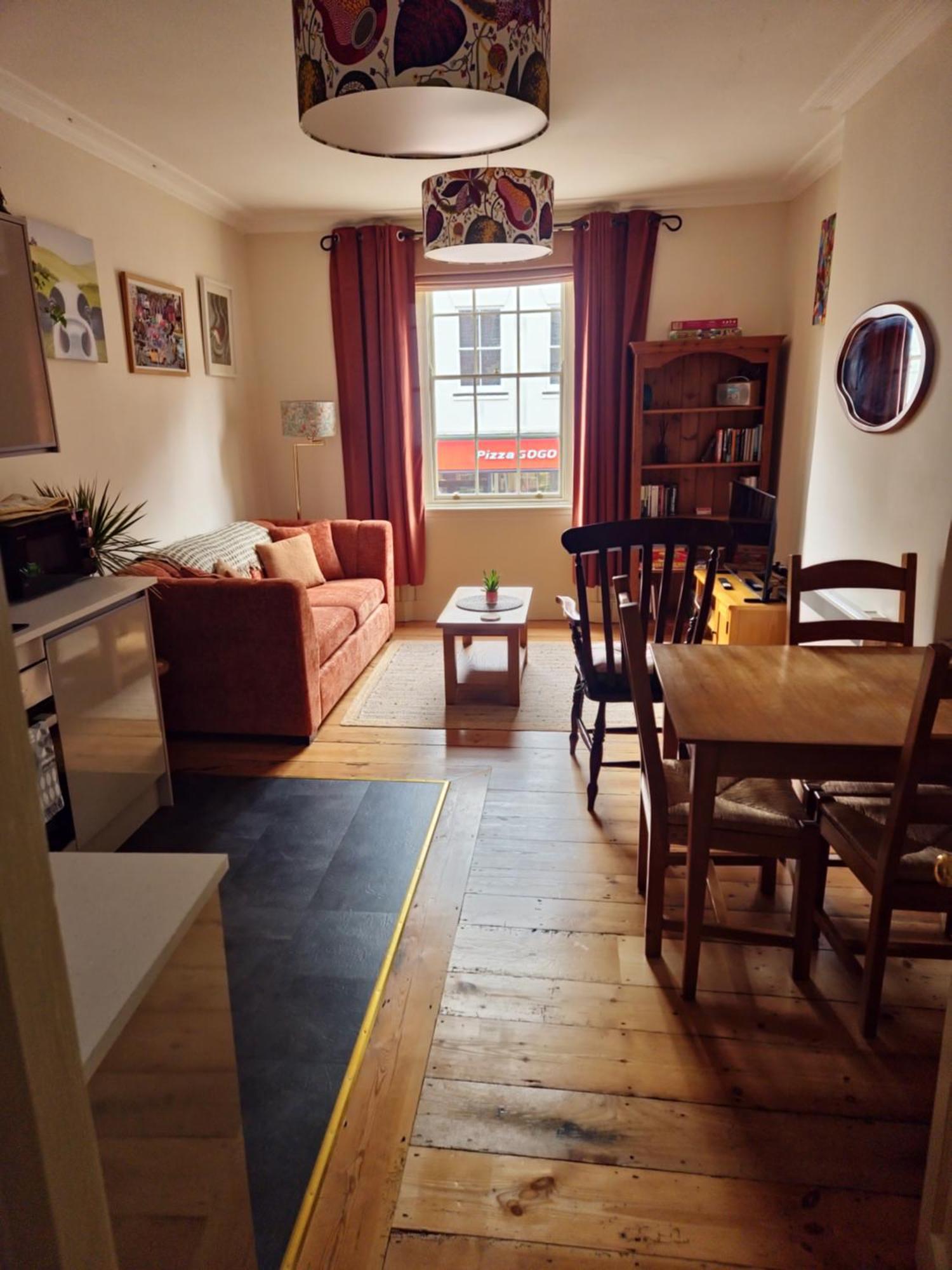 Central Gloucester Self-Catering Flat - A Hidden Gem Exterior foto