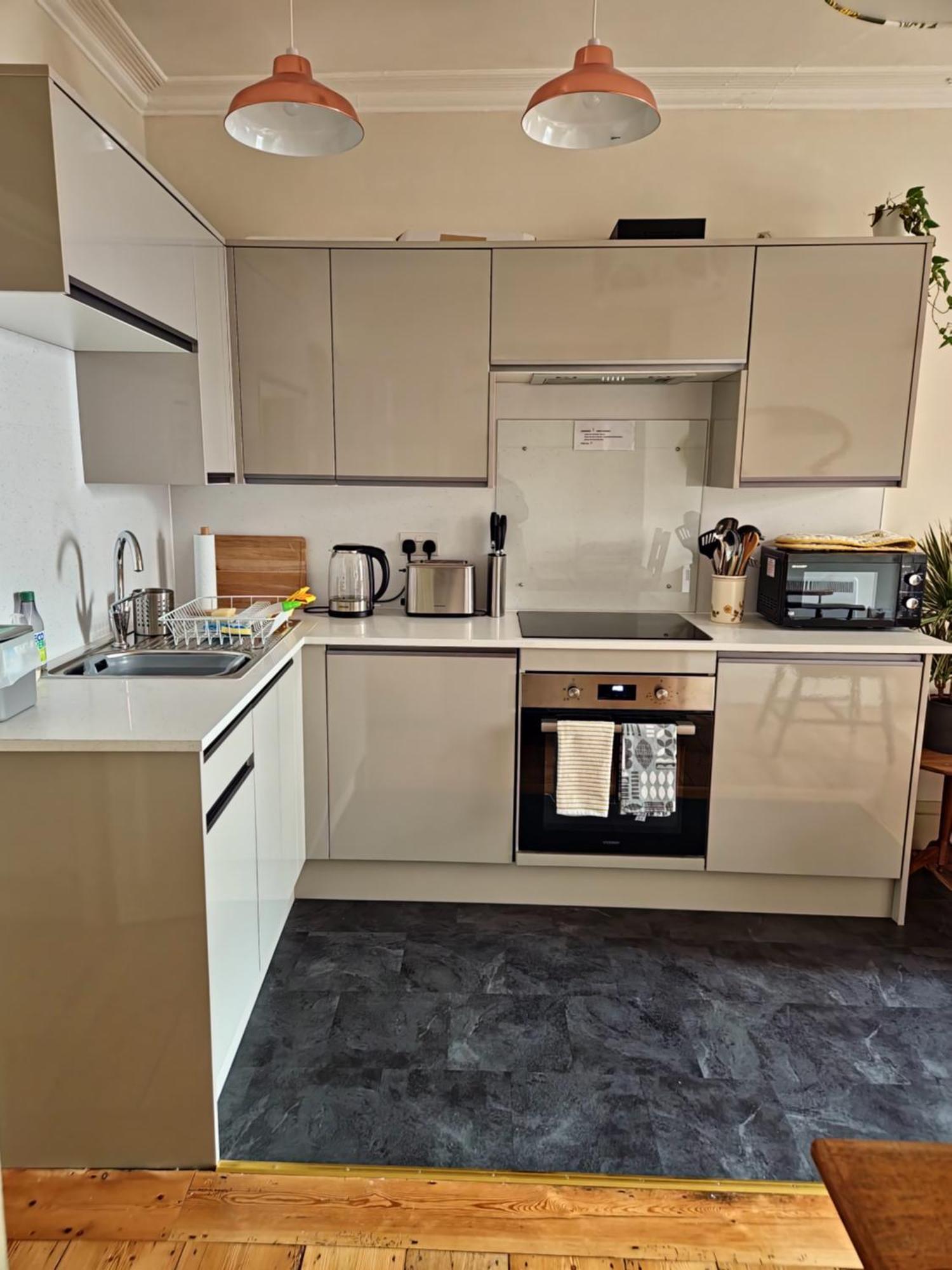 Central Gloucester Self-Catering Flat - A Hidden Gem Exterior foto