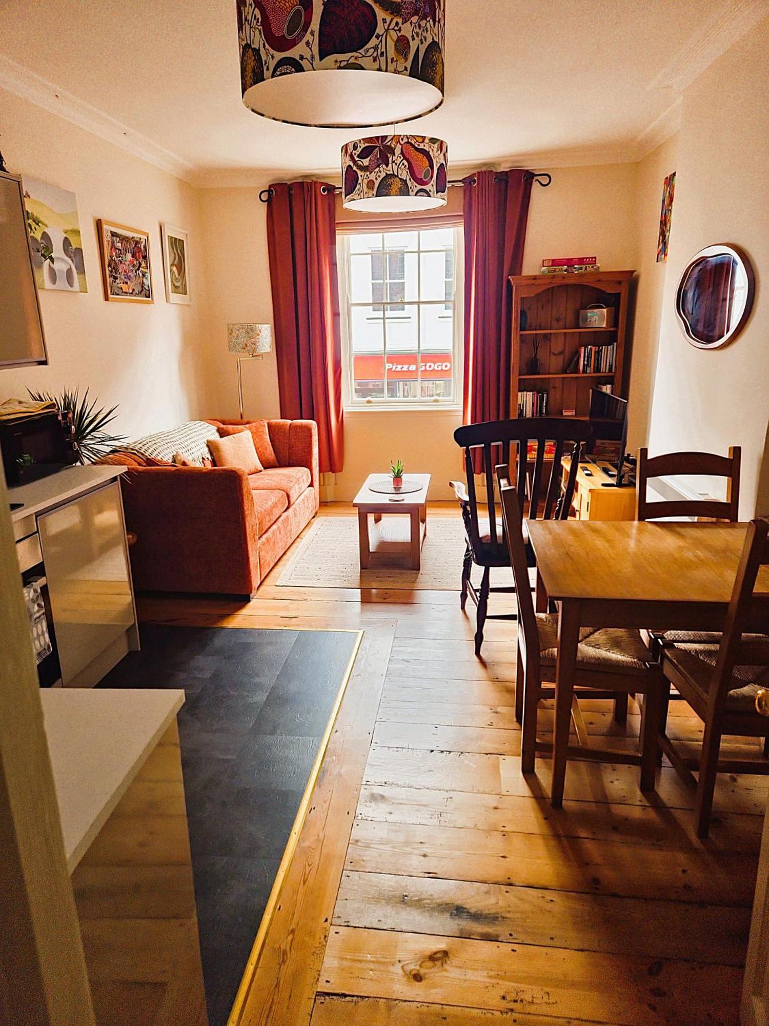 Central Gloucester Self-Catering Flat - A Hidden Gem Exterior foto